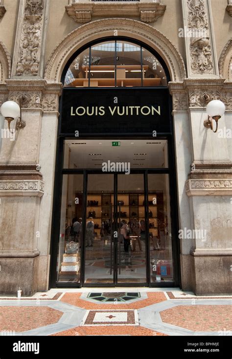 louis vuitton shopping in italy